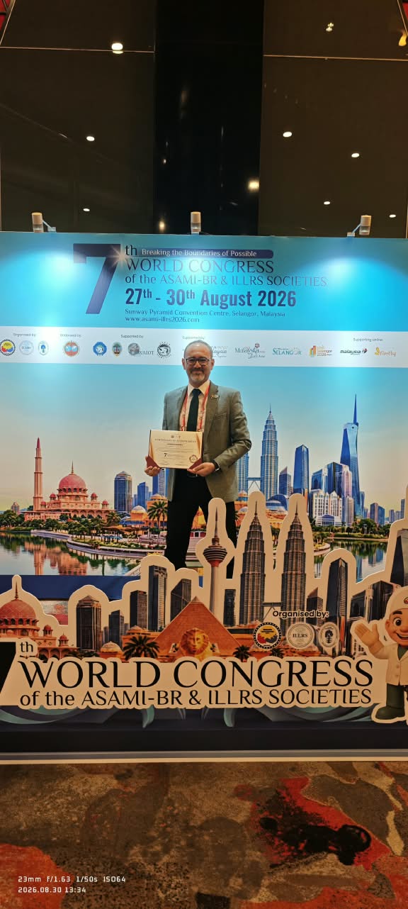 Prof. Ahmed Elsheikh with his award certificate at the 7th World Congress official stage backdrop