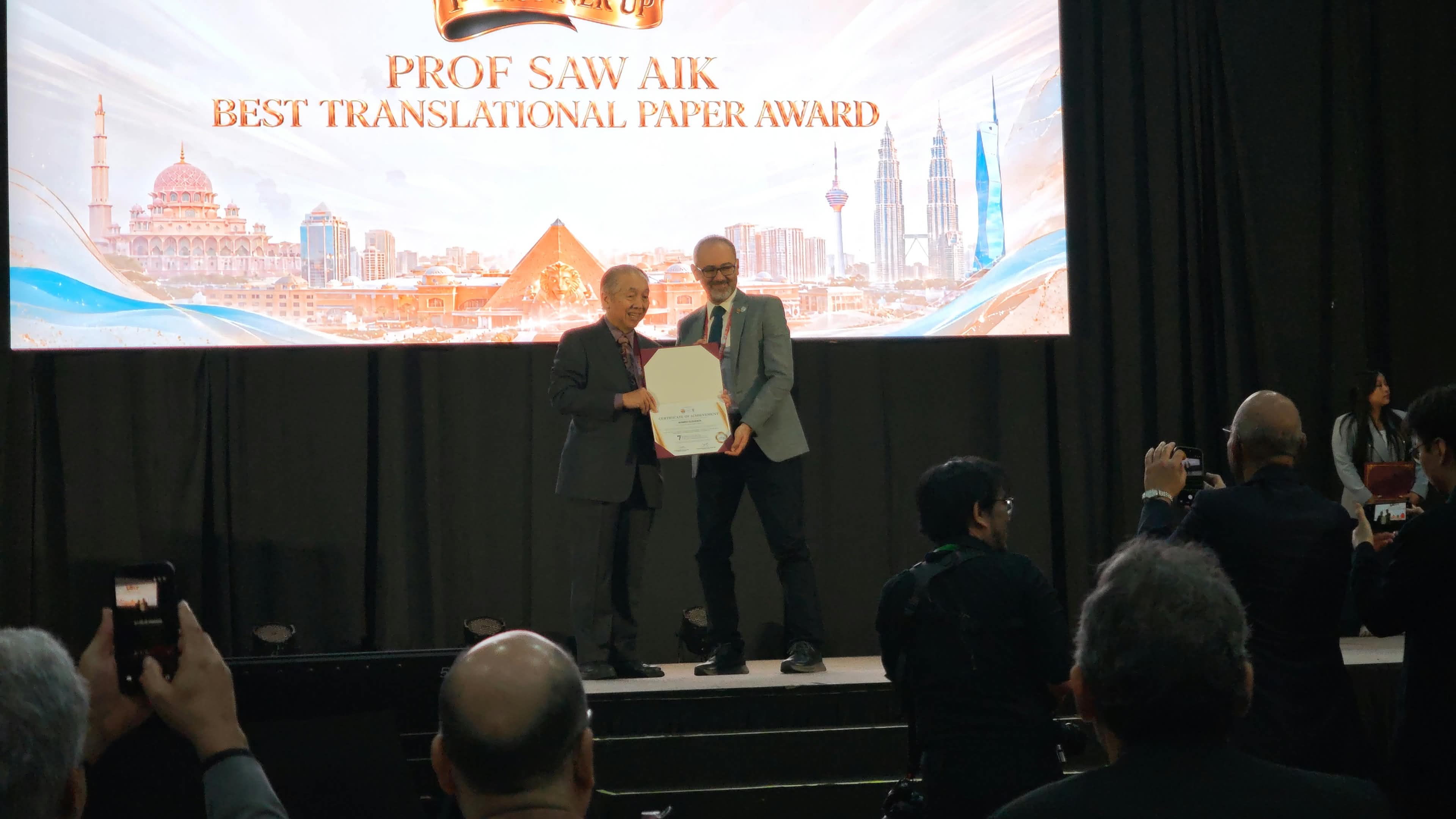 Prof. Dr. Saw Aik personally handing the award certificate to Prof. Ahmed Elsheikh